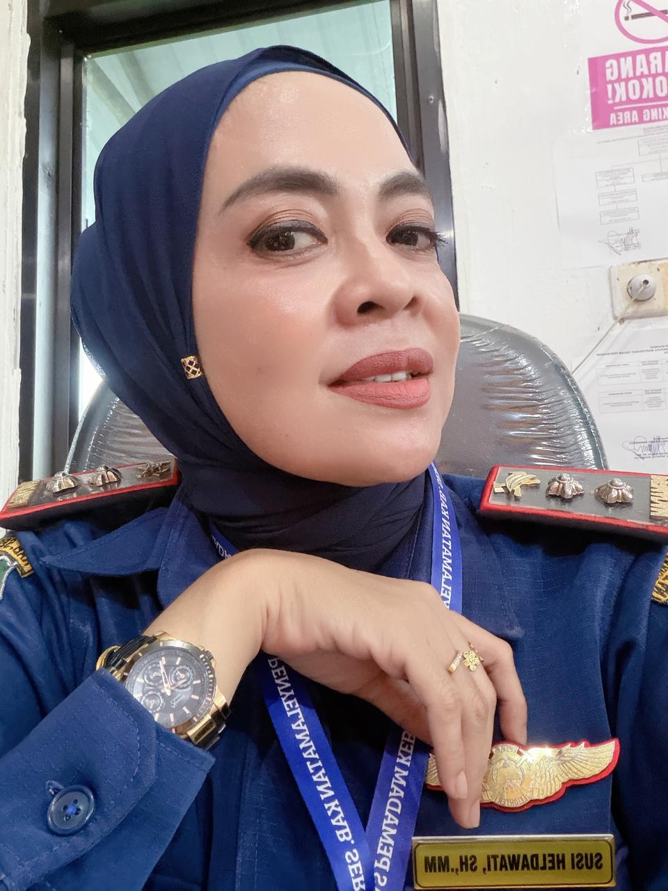 SUSI HELADAWATI, SH.,MM